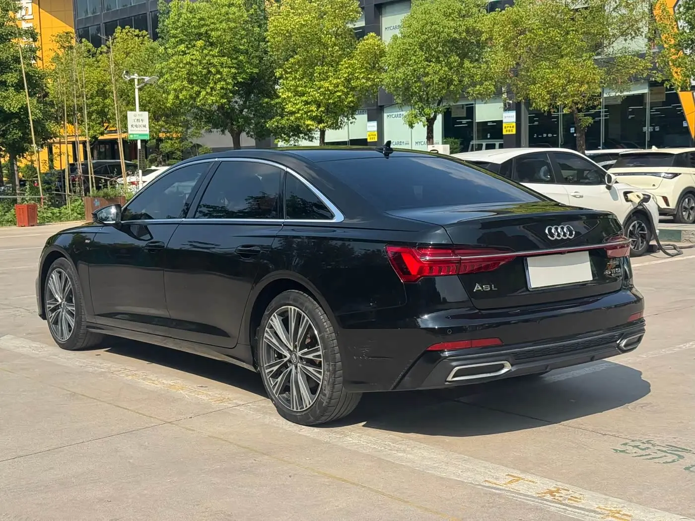 Audi A6L 2021 — Şəkil 10/14