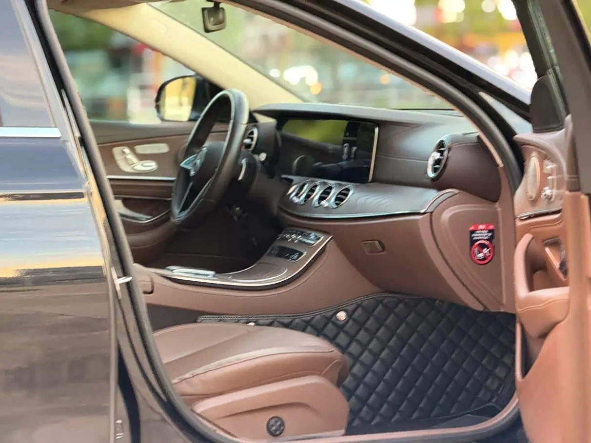Mercedes-Benz E-Class 2020 — Photo 9/16