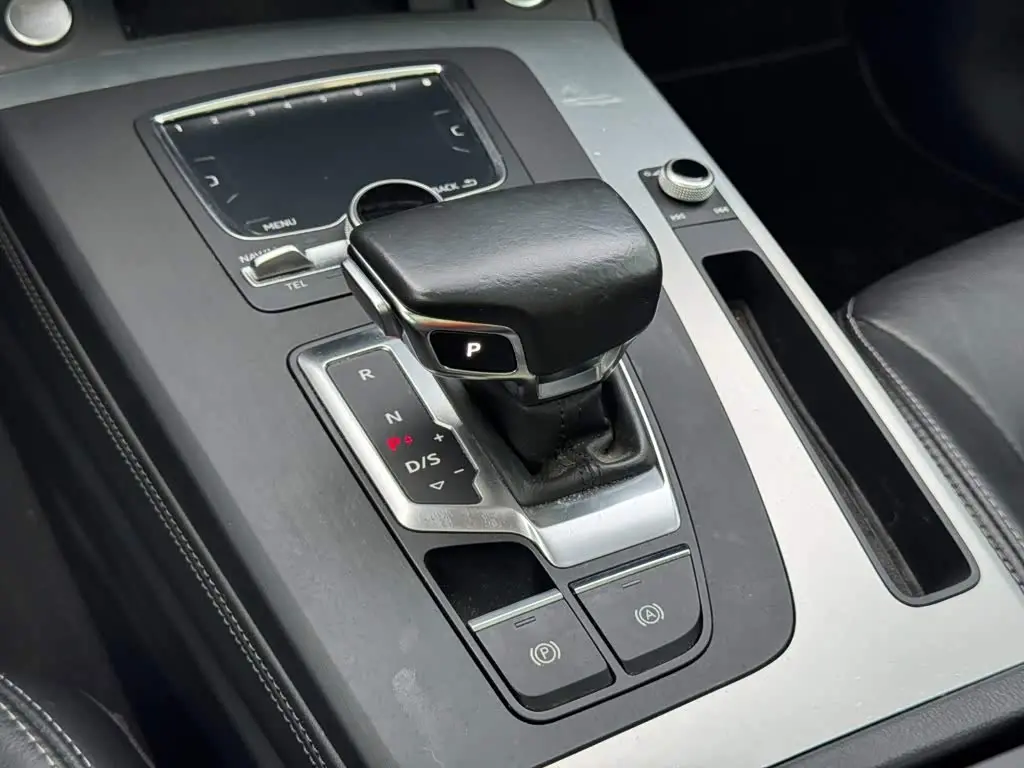 Audi Q5L 2021 — Фото 19/20