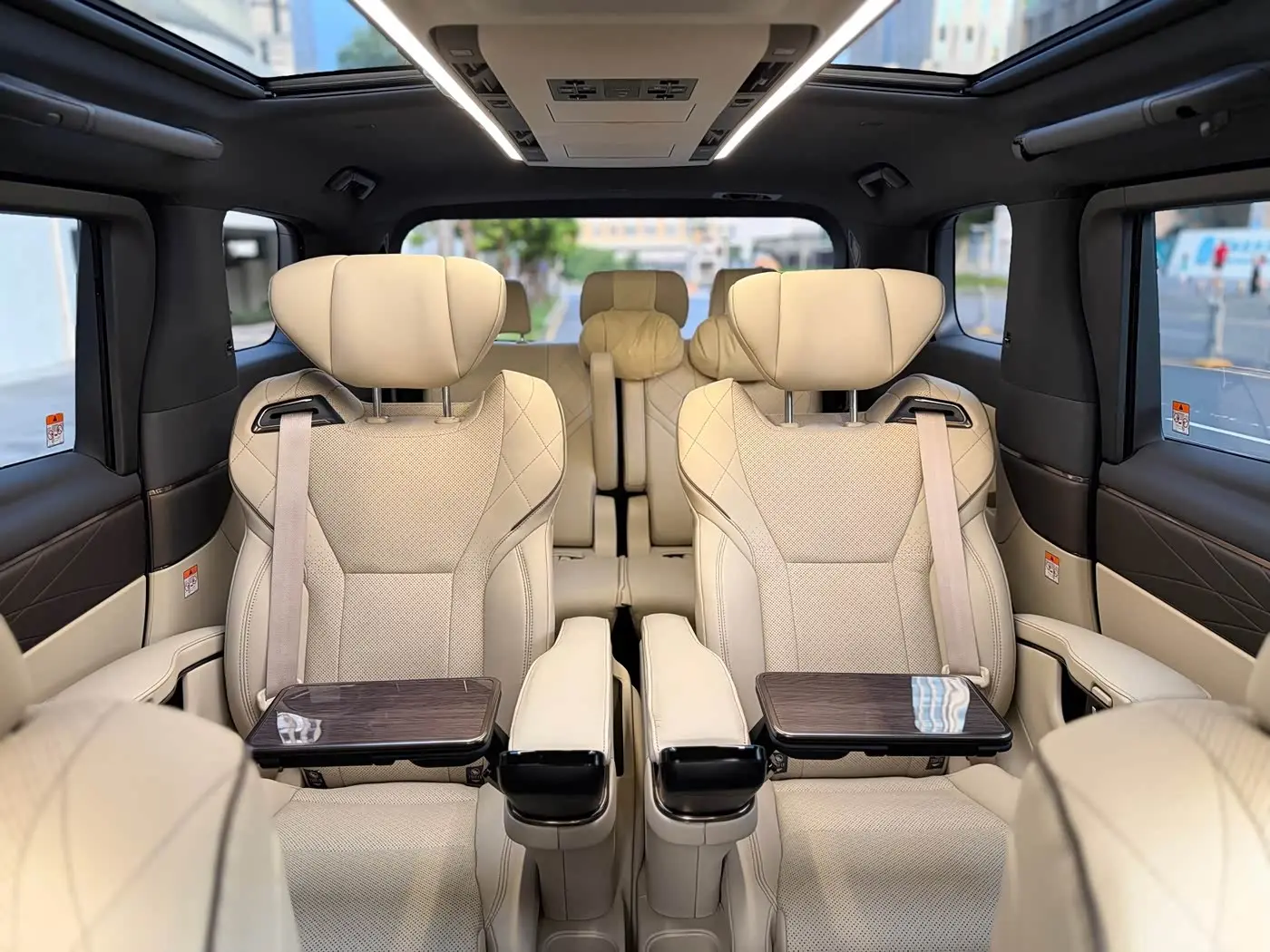 Toyota Alphard 2023 — Photo 7/19