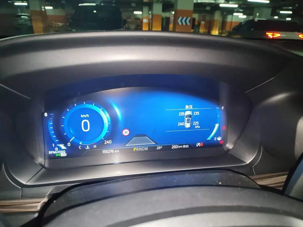Ford Explorer 2021 — Photo 7/20