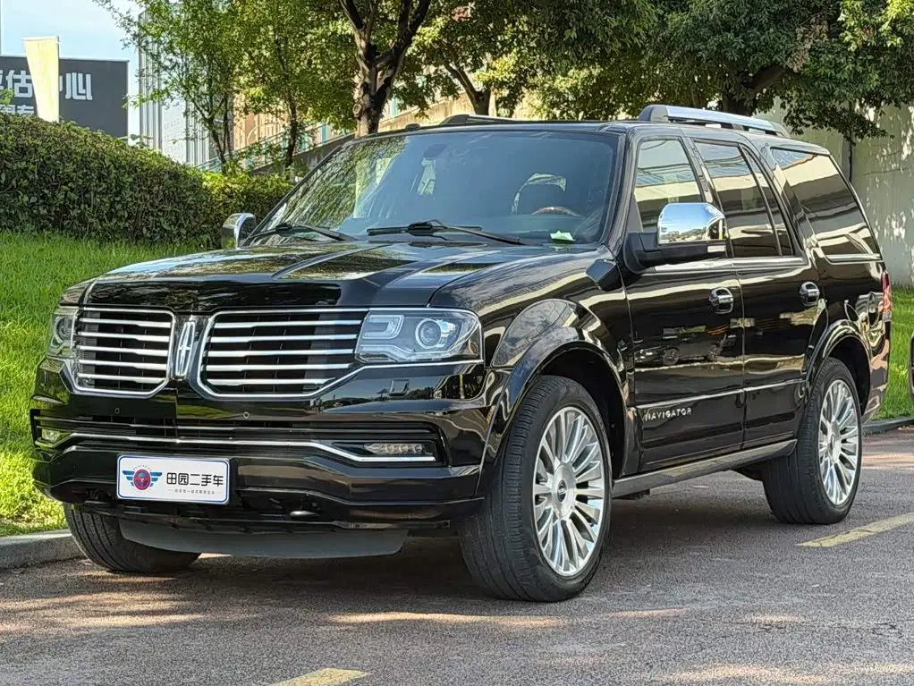 Lincoln Navigator 2018 — Photo 1/14
