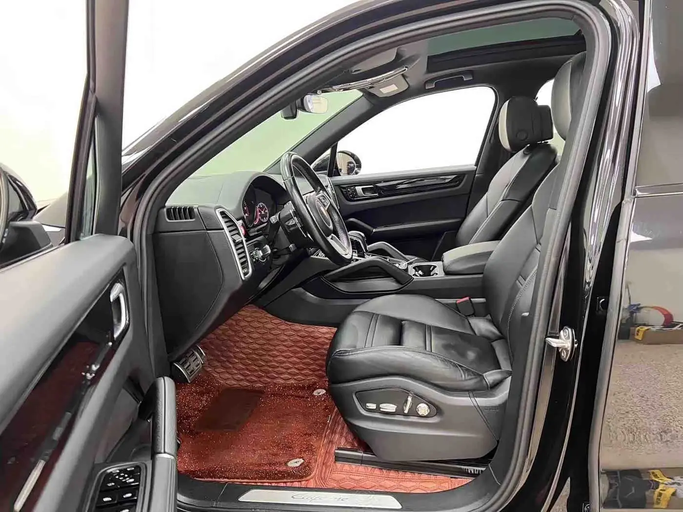 Porsche Cayenne 2019 — Photo 12/20