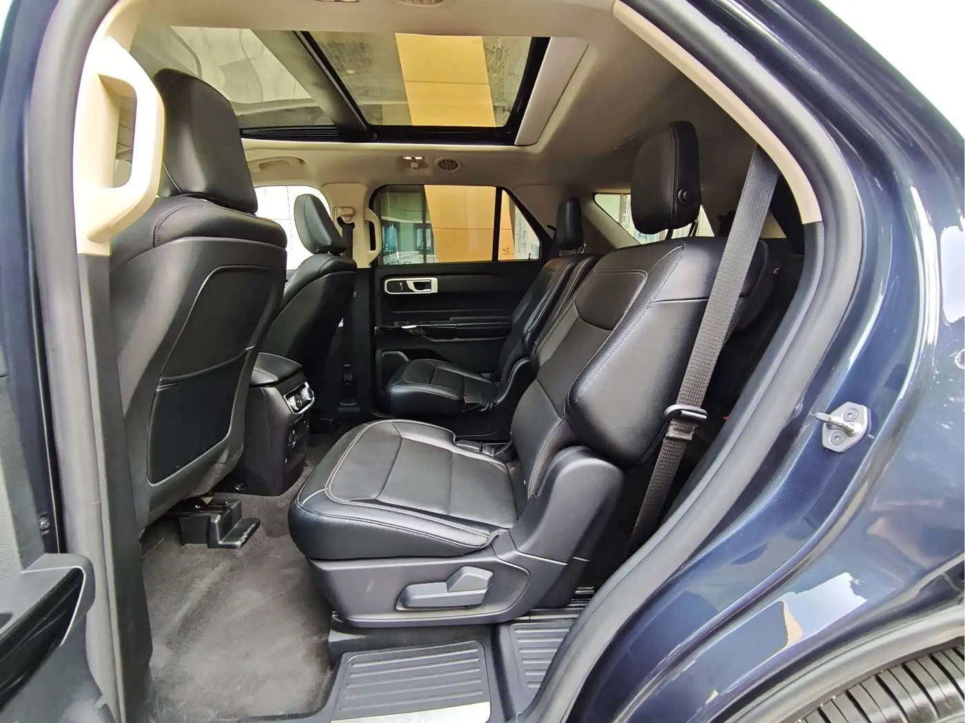 Ford Explorer 2021 — Photo 7/16