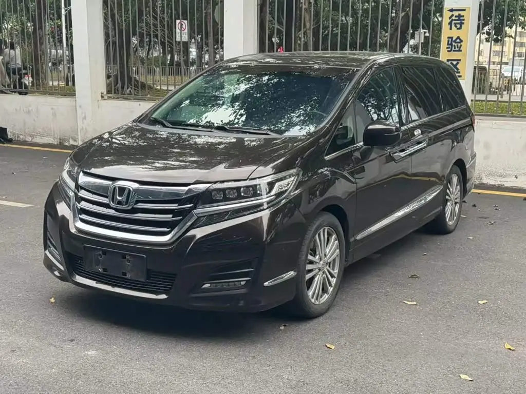 Honda Elysion 2018 — Photo 1/9