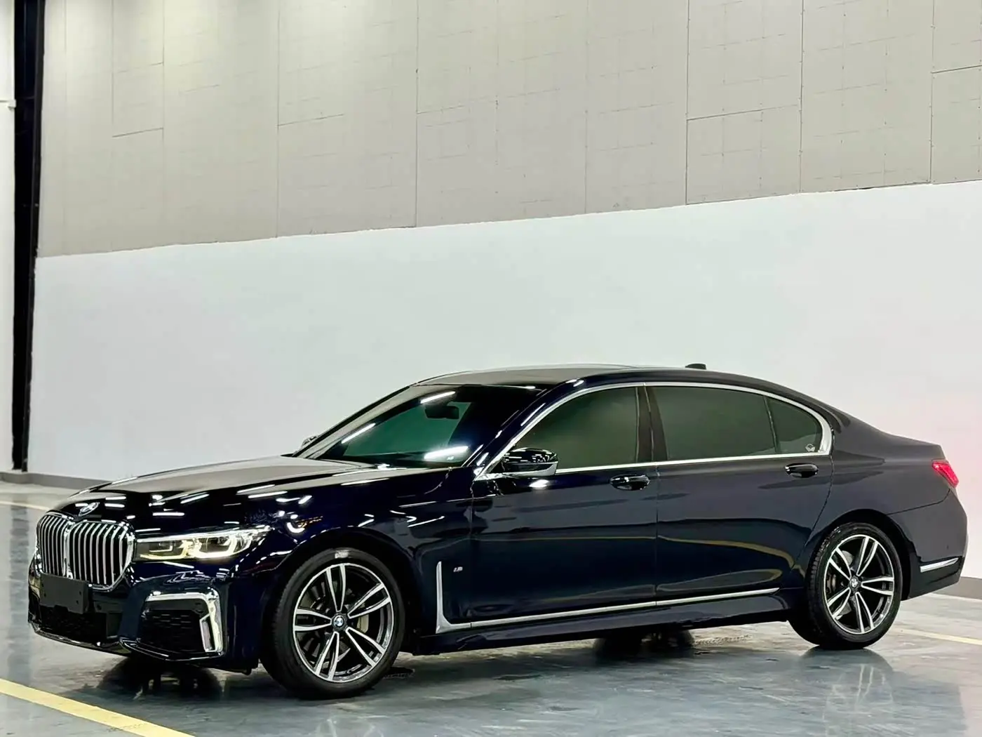 BMW 7 Series 2021 — Фото 1/12
