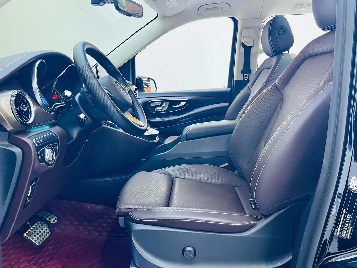 Mercedes-Benz V-Class 2023 — Photo 6/20