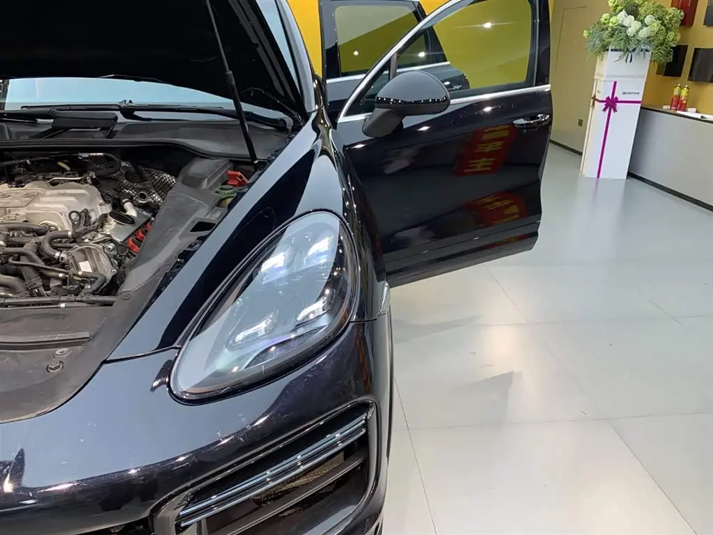 Porsche Cayenne 2012 — Photo 18/20