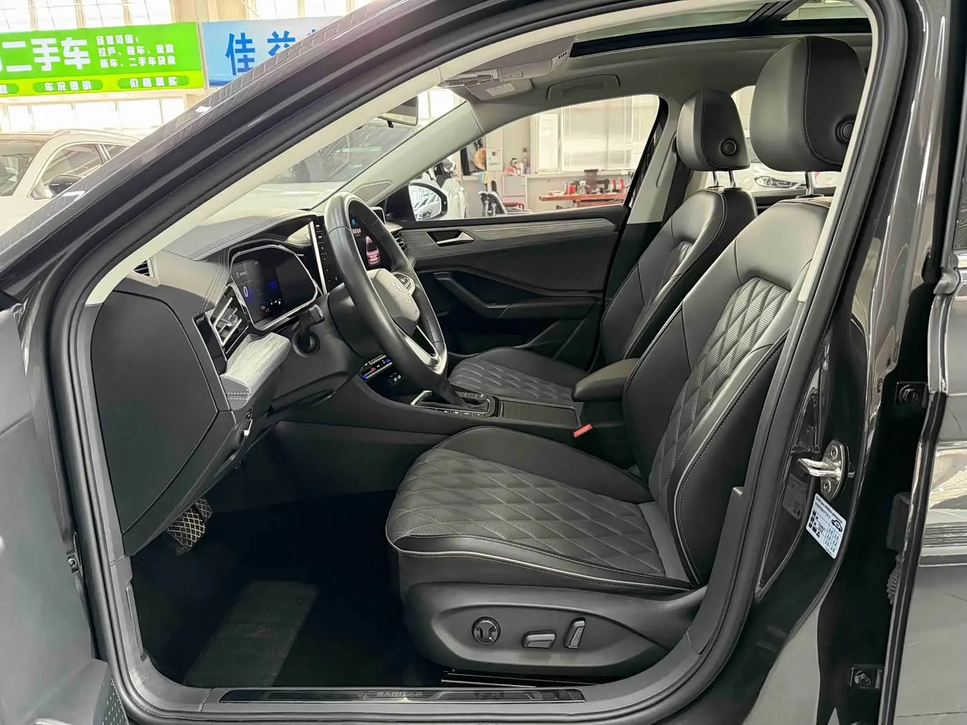 Volkswagen Sagitar 2023 — Photo 8/20