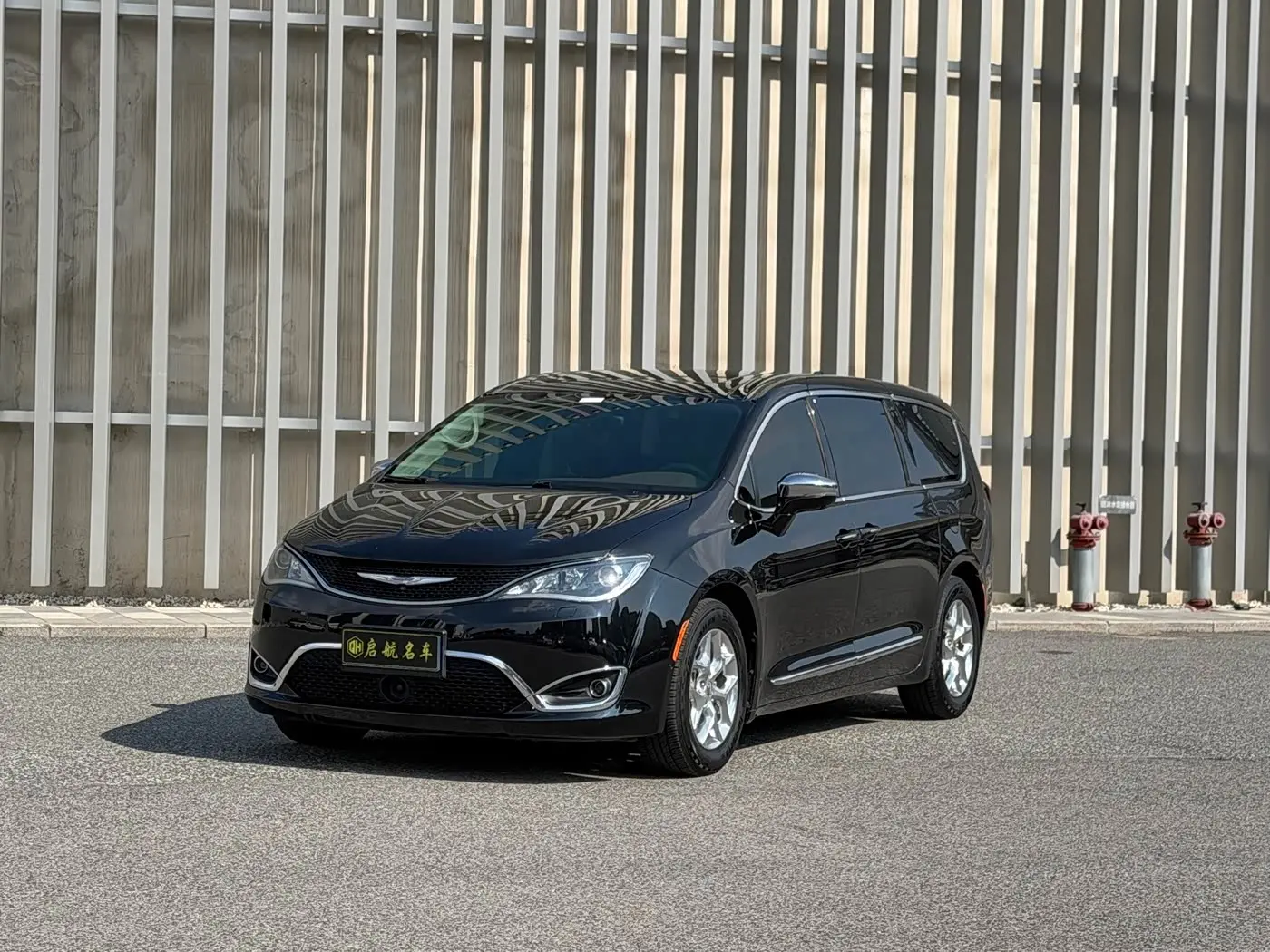 Chrysler Grand Voyager 2019 — Photo 1/17