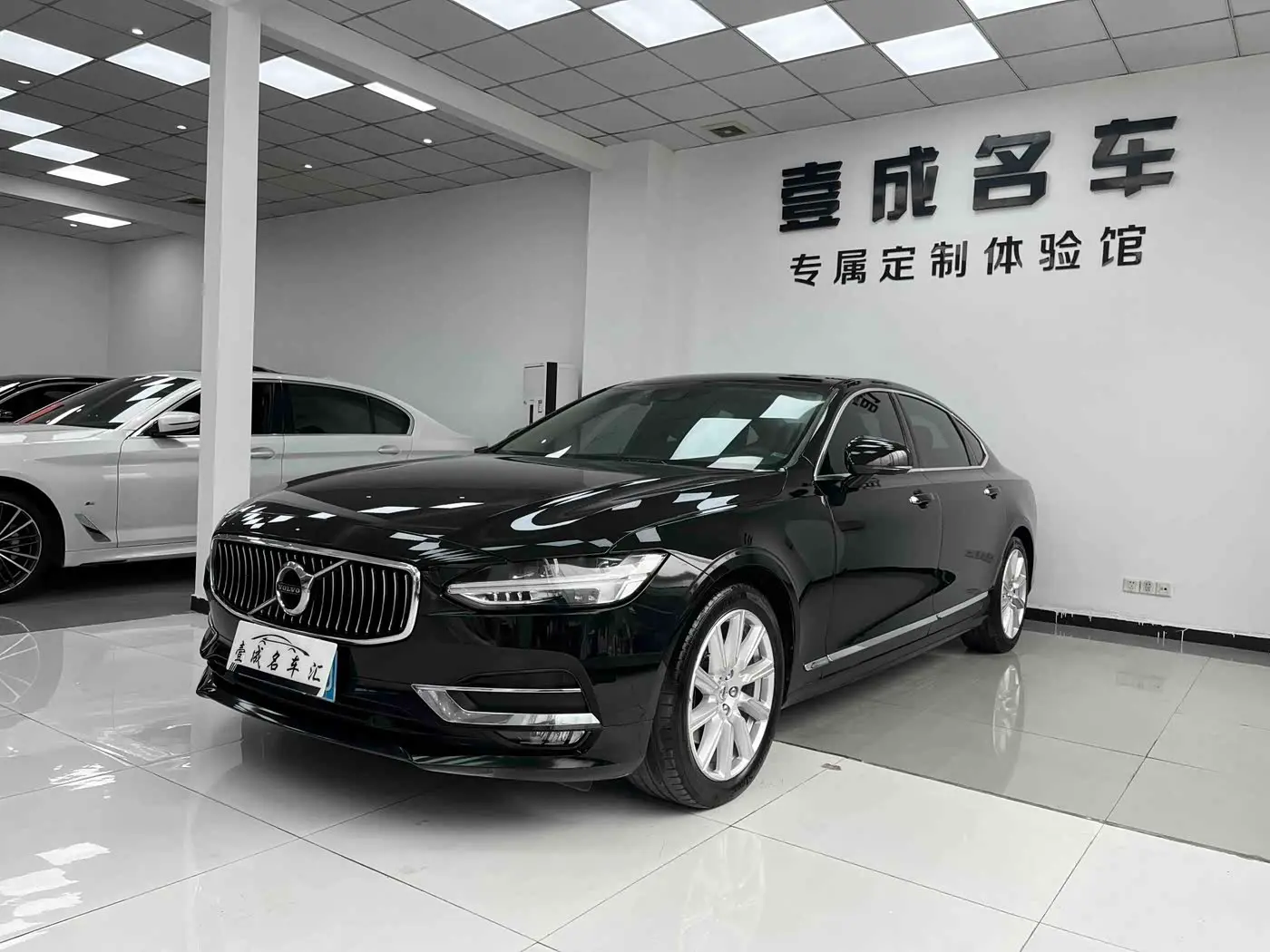 Volvo S90 2020 — Фото 1/20