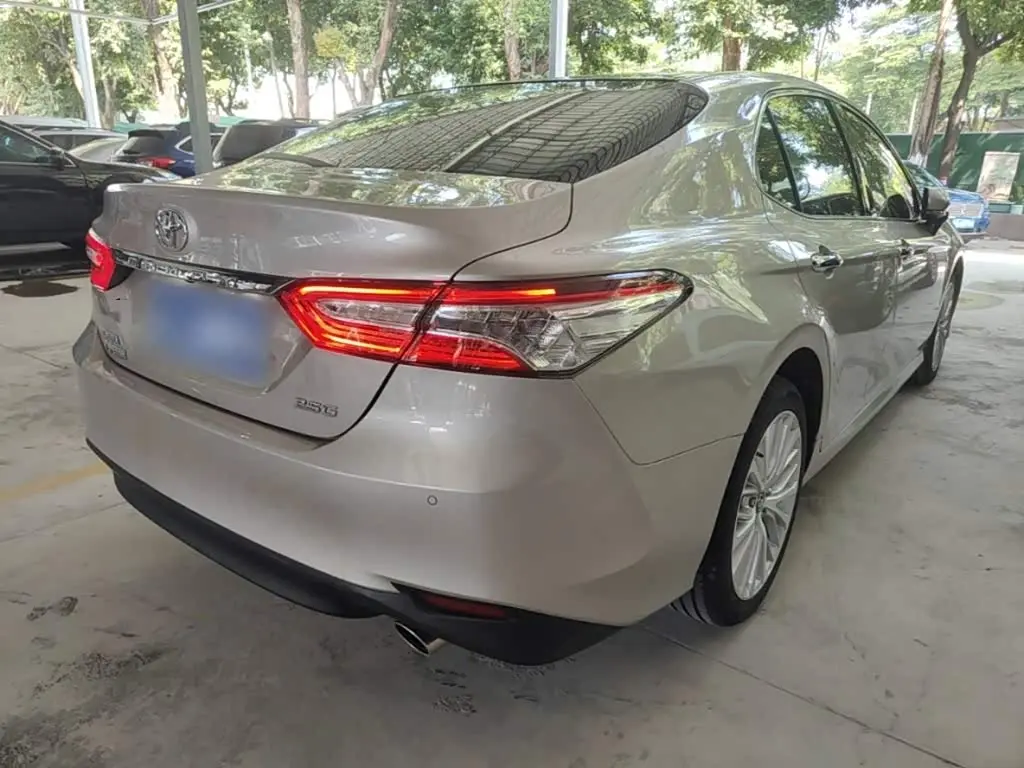 Toyota Camry 2018 — Фото 7/20