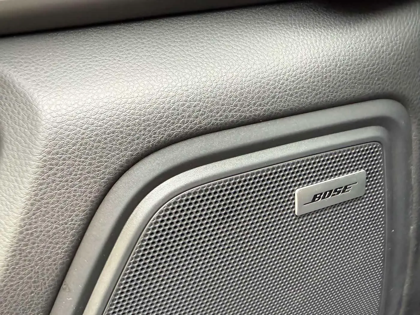 Porsche Macan 2023 — Photo 10/15