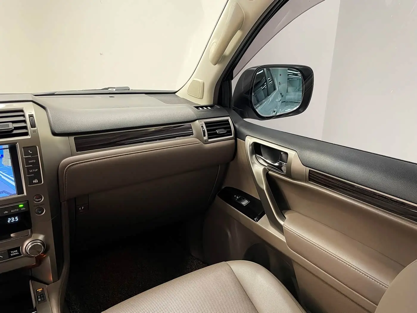 Lexus GX 2017 — Photo 20/20