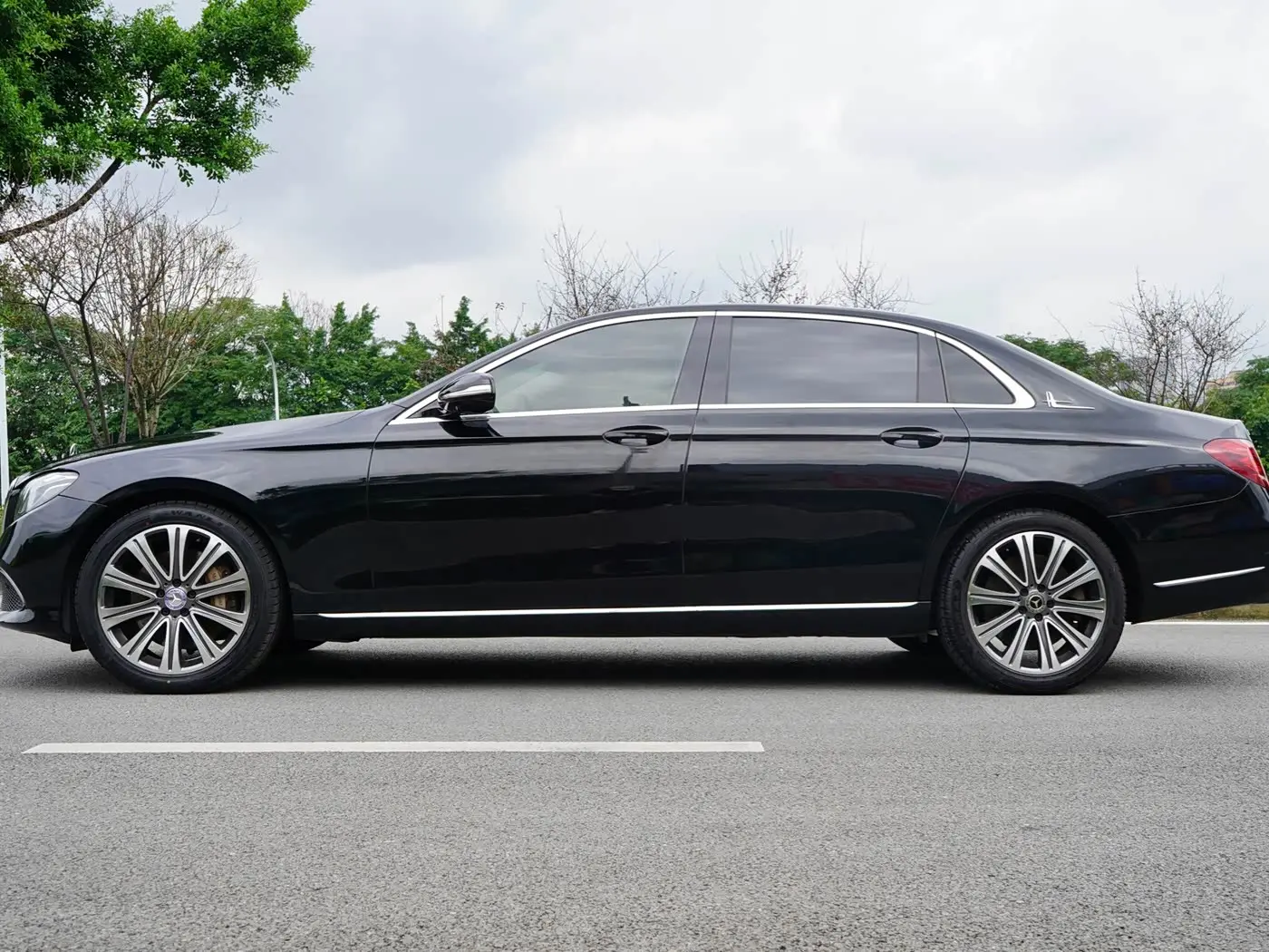 Mercedes-Benz E-Class 2017 — Photo 3/17