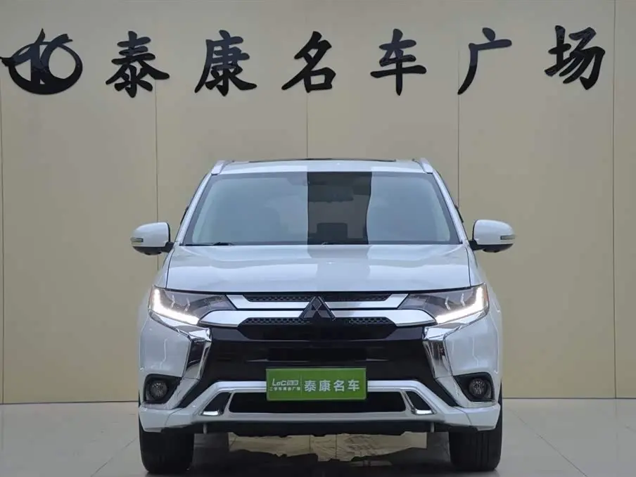 Mitsubishi Outlander 2022 — Photo 2/16