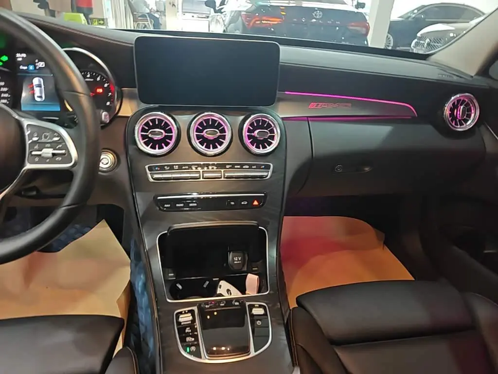 Mercedes-Benz C-Class 2019 — Photo 13/20