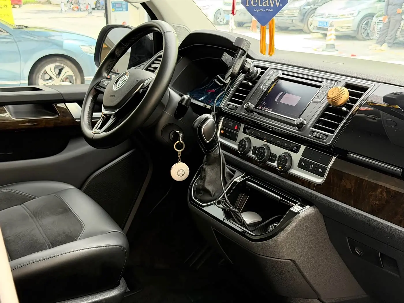 Volkswagen Multivan 2019 — Photo 15/17