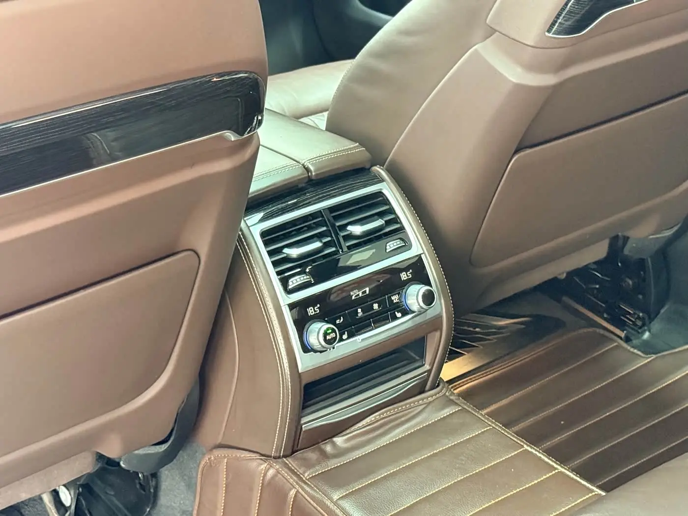 BMW 7 Series 2020 — Photo 16/20
