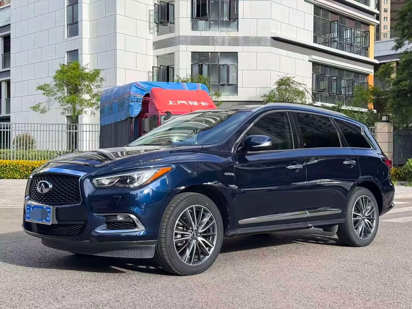 Infiniti QX60 2021 — Photo 2/9