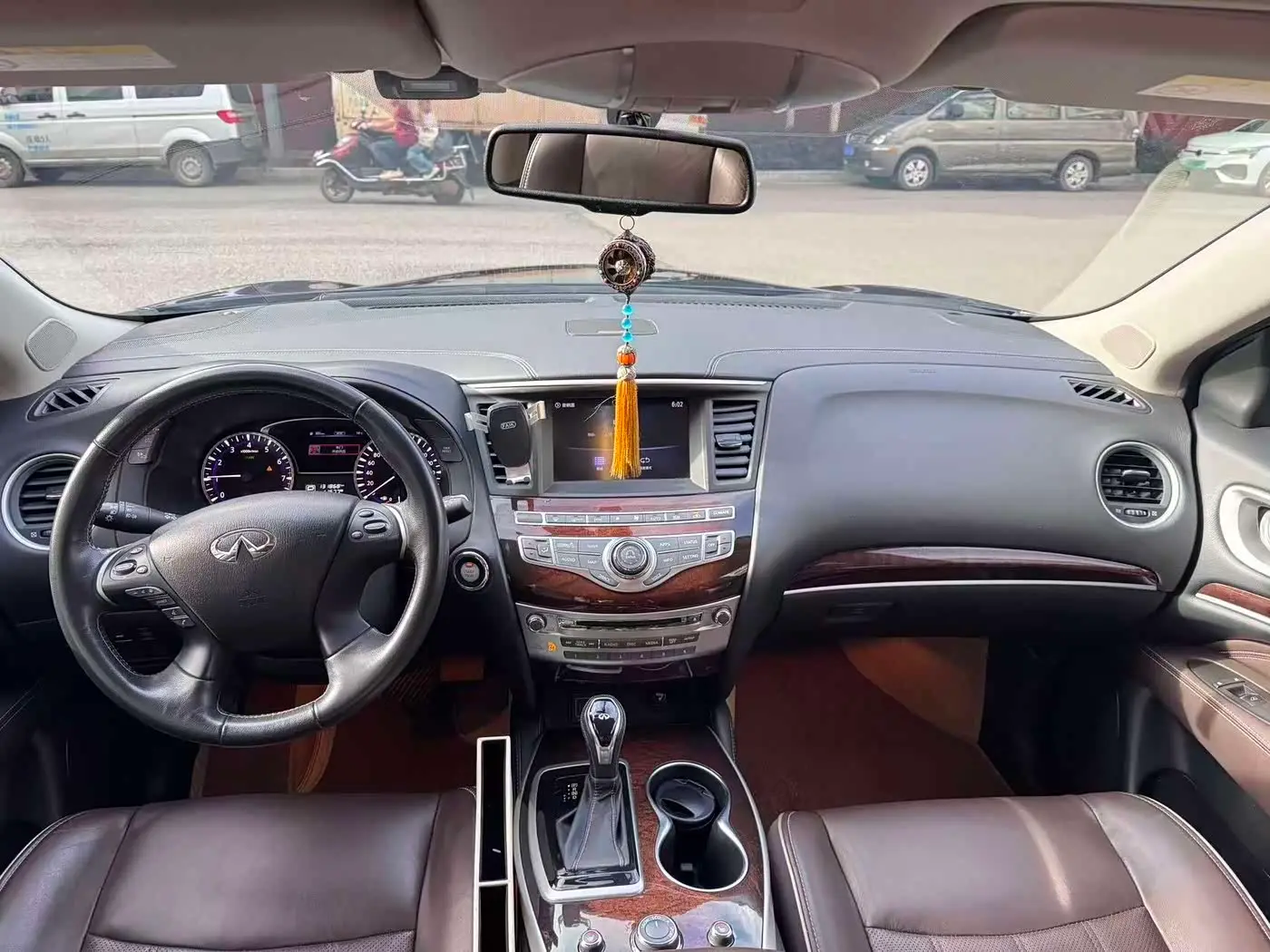 Infiniti QX60 2021 — Photo 6/9