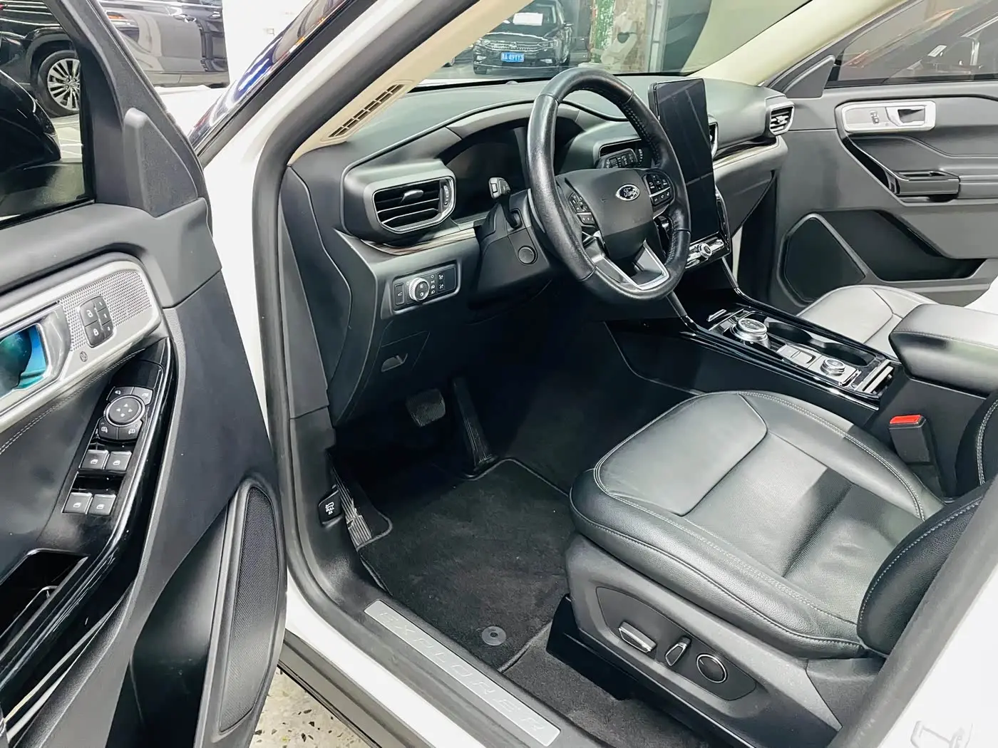 Ford Explorer 2021 — Photo 4/20