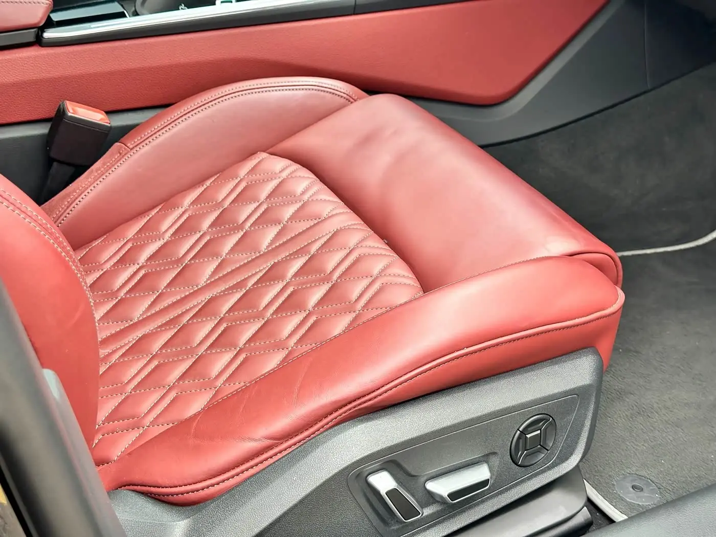 Audi A7L 2023 — Фото 17/20