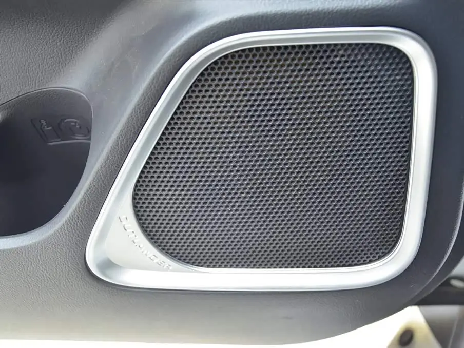 Mitsubishi Outlander 2022 — Photo 11/16