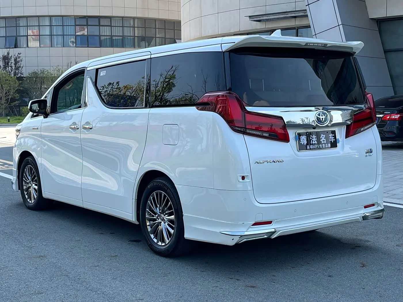 Toyota Alphard 2022 — Photo 4/9