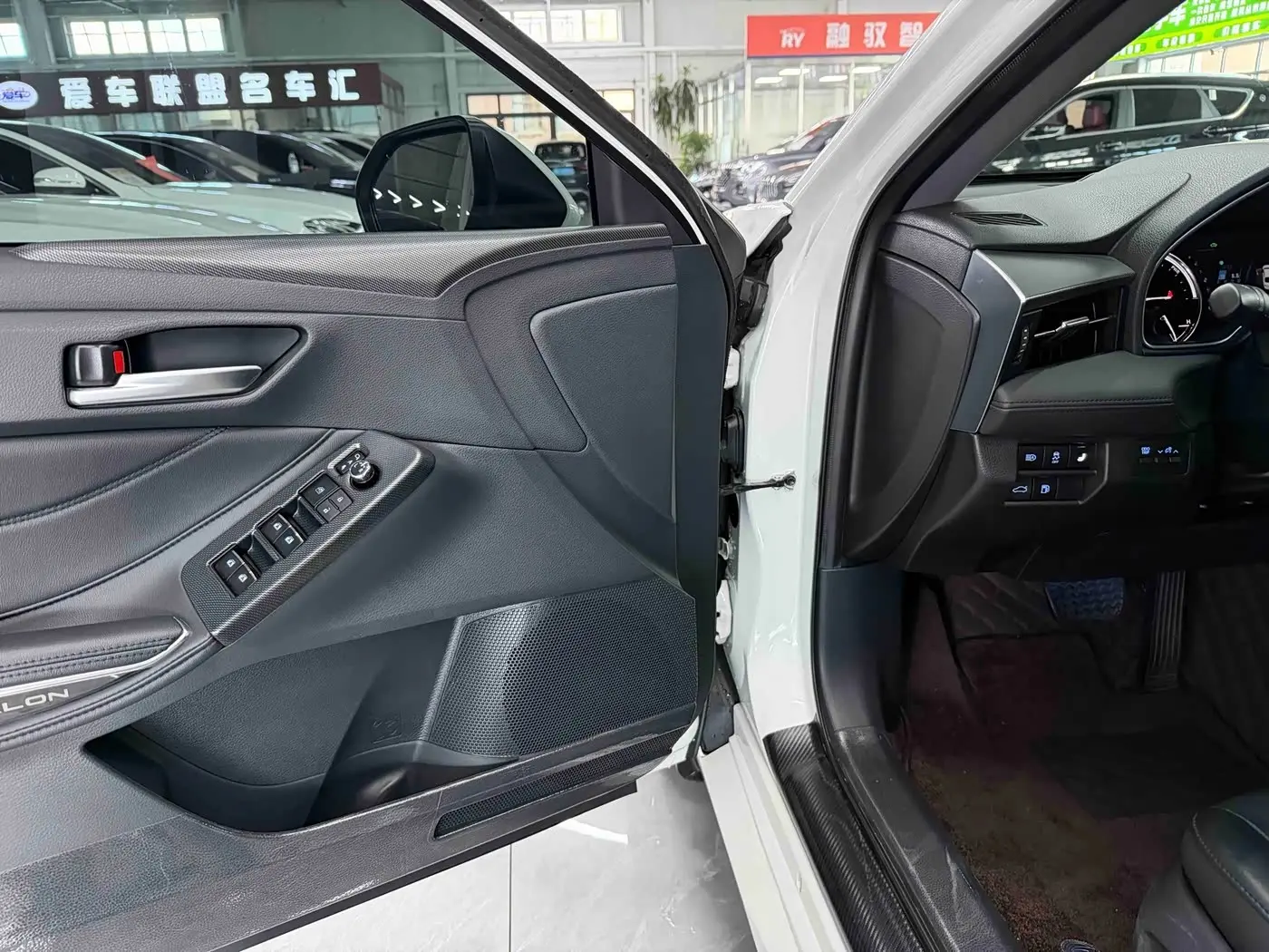 Toyota Avalon 2021 — Photo 9/20
