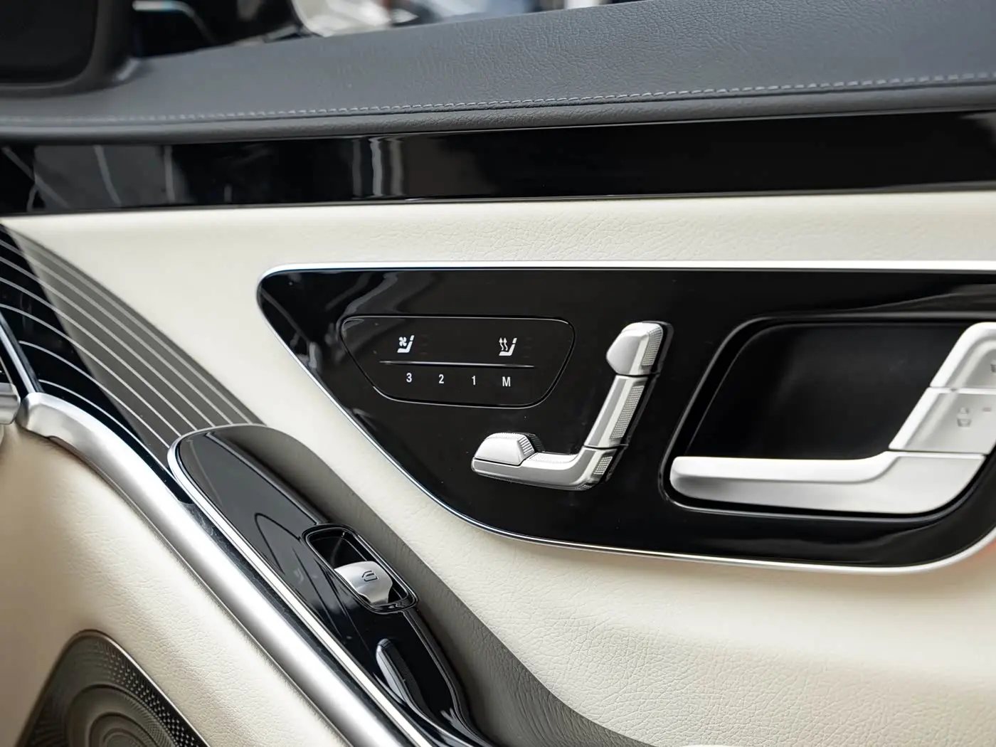 Mercedes-Benz S-Class 2023 — Photo 18/20