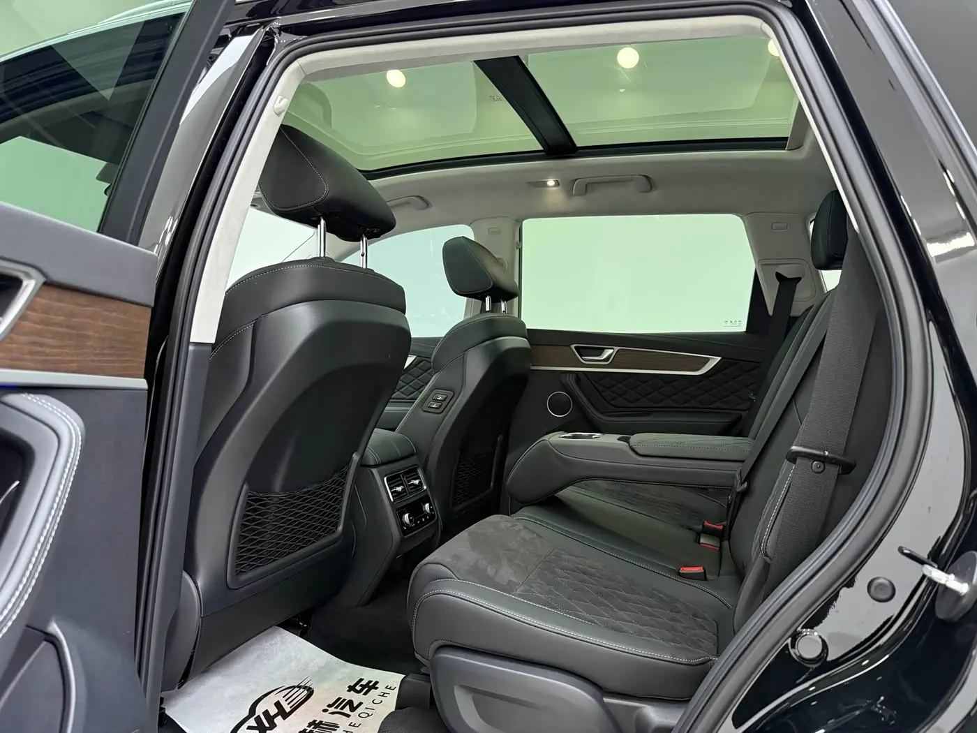 Hongqi HS7 2023 — Şəkil 8/20