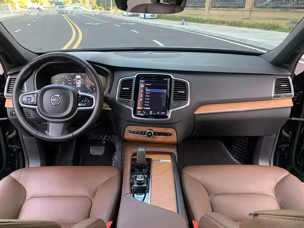 Volvo XC90 2022 — Фото 10/20