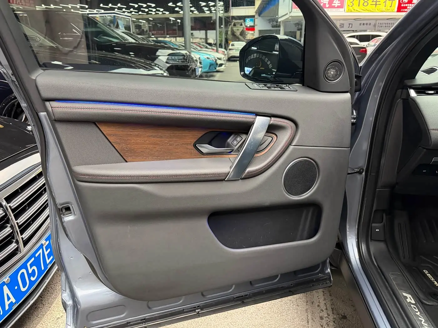 Land Rover Discovery Sport 2021 — Фото 13/20