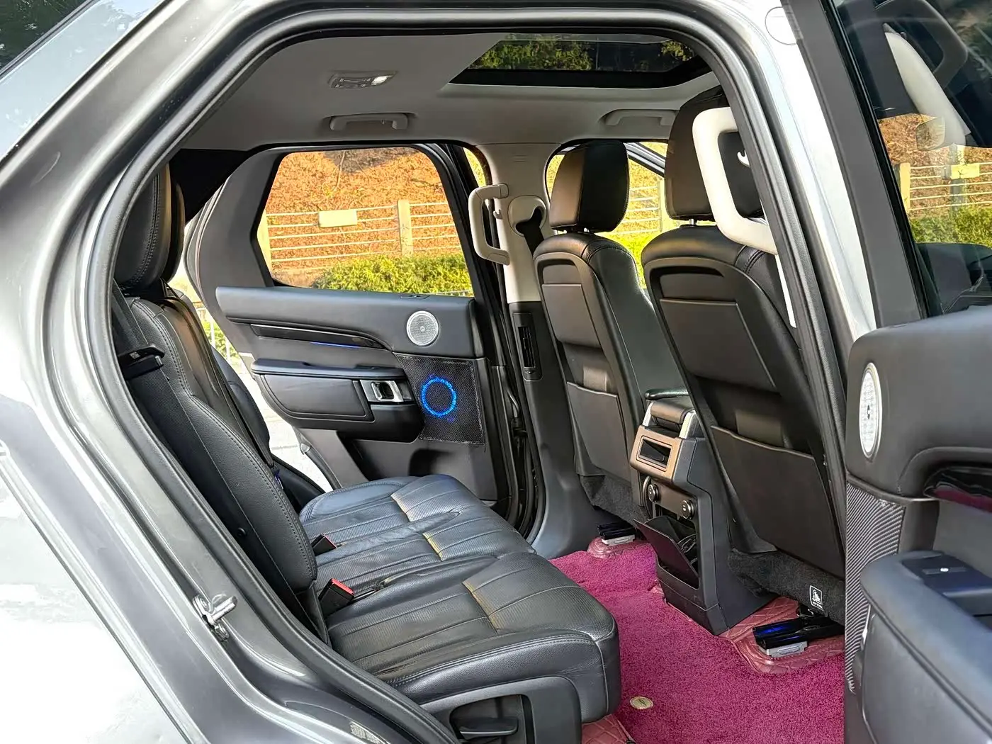 Land Rover Discovery 2018 — Photo 12/16