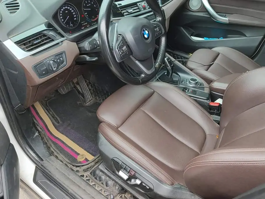 BMW X1 2022 — Photo 9/16