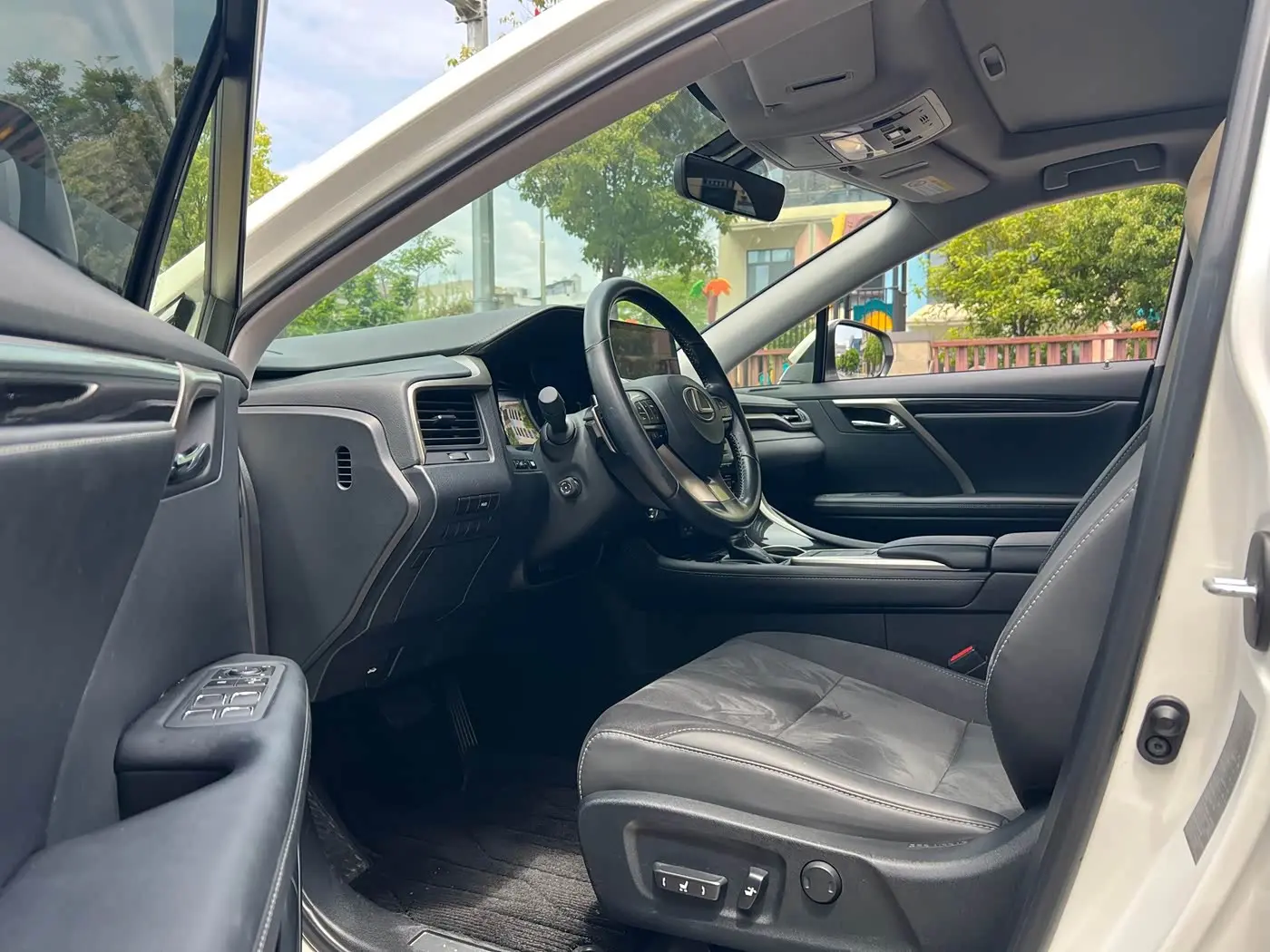 Lexus RX 2021 — Photo 3/9