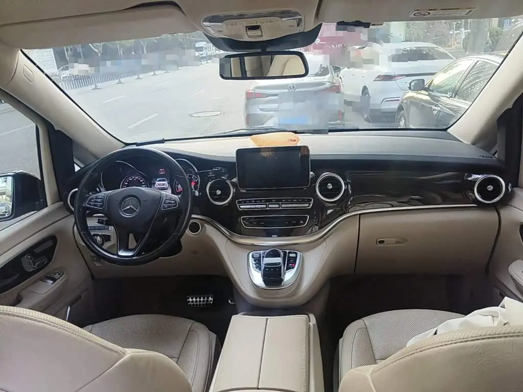 Mercedes-Benz V-Class 2018 — Фото 12/13