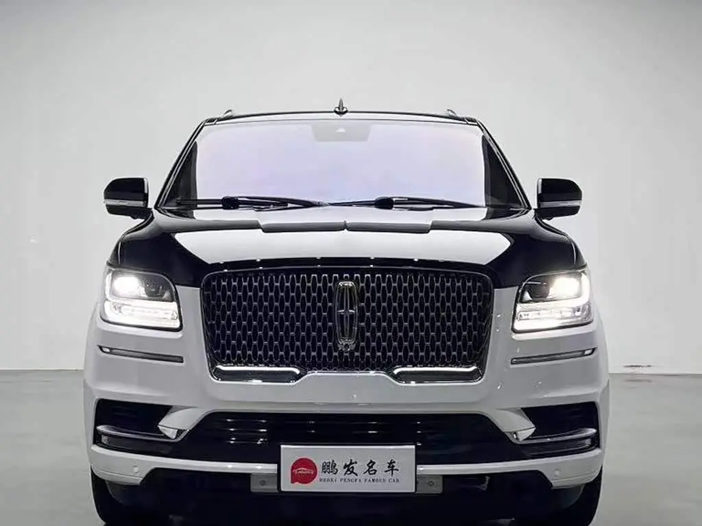Lincoln Navigator 2018 — Photo 2/20