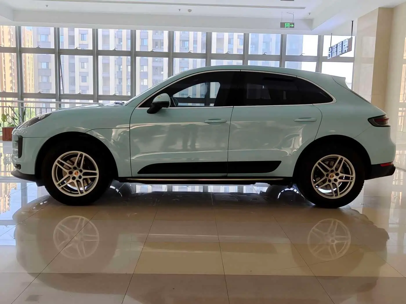 Porsche Macan 2020 — Фото 18/20