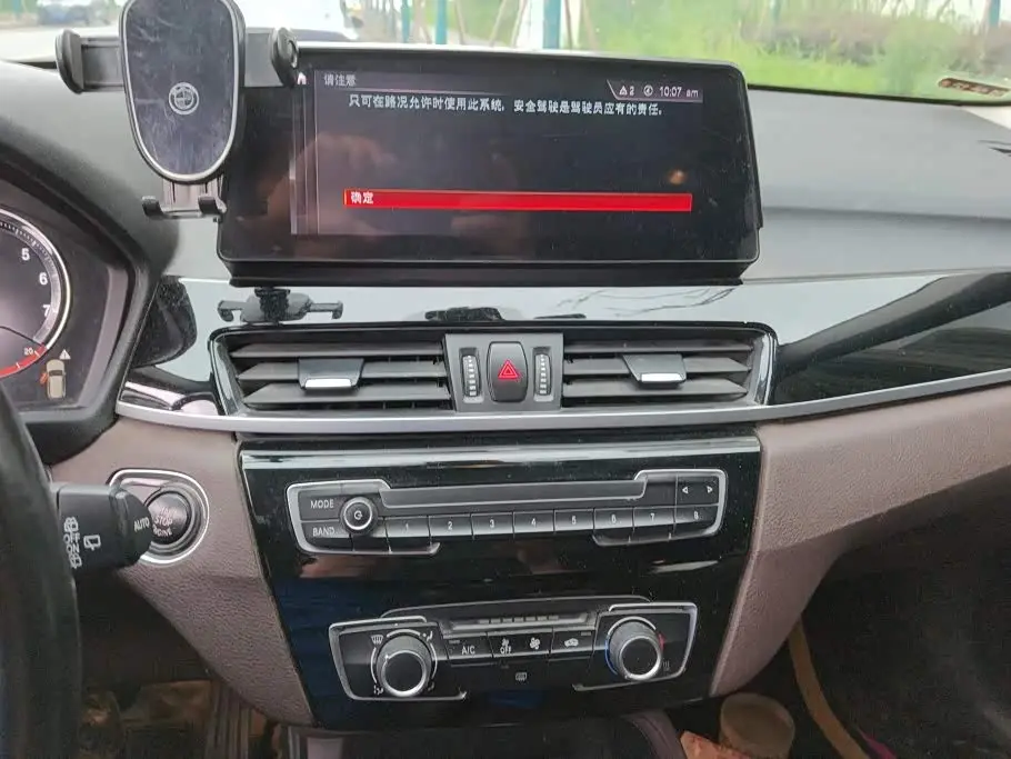 BMW X1 2022 — Photo 13/16