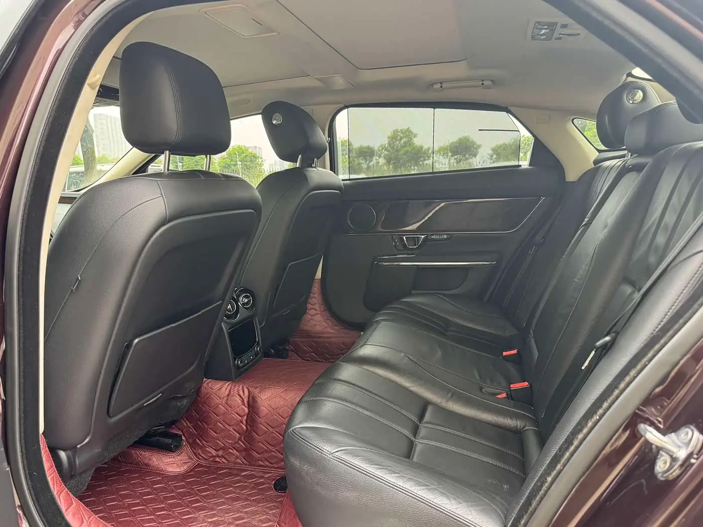 Jaguar XJ 2018 — Photo 8/16