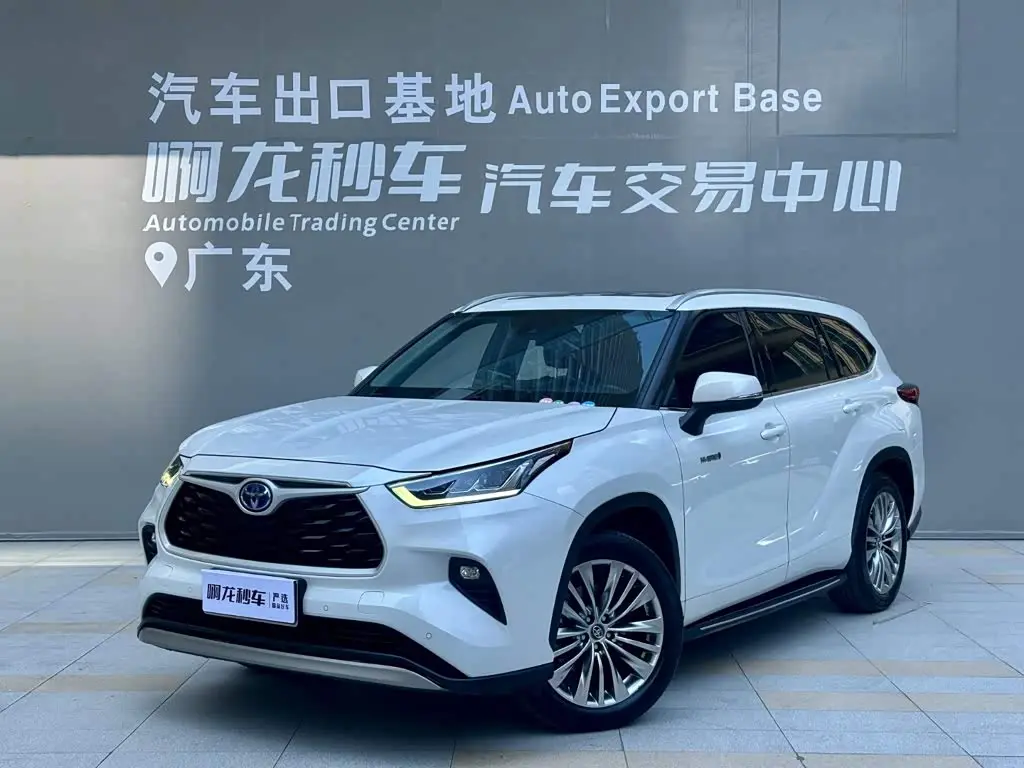 Toyota Highlander 2022 — Photo 1/14