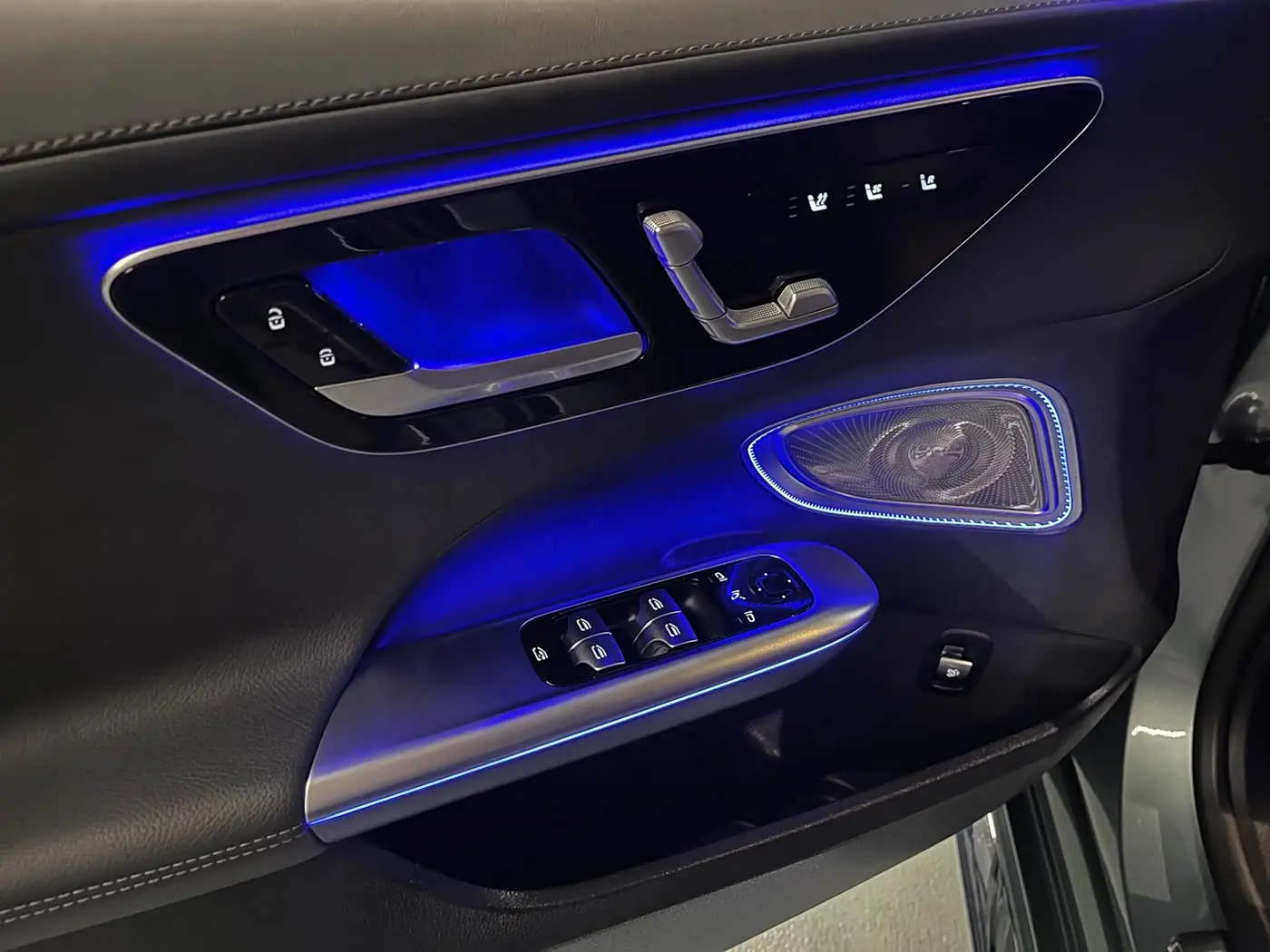 Mercedes-Benz C-Class 2025 — Фото 8/20