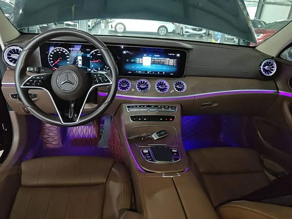 Mercedes-Benz E-Class 2022 — Photo 10/20