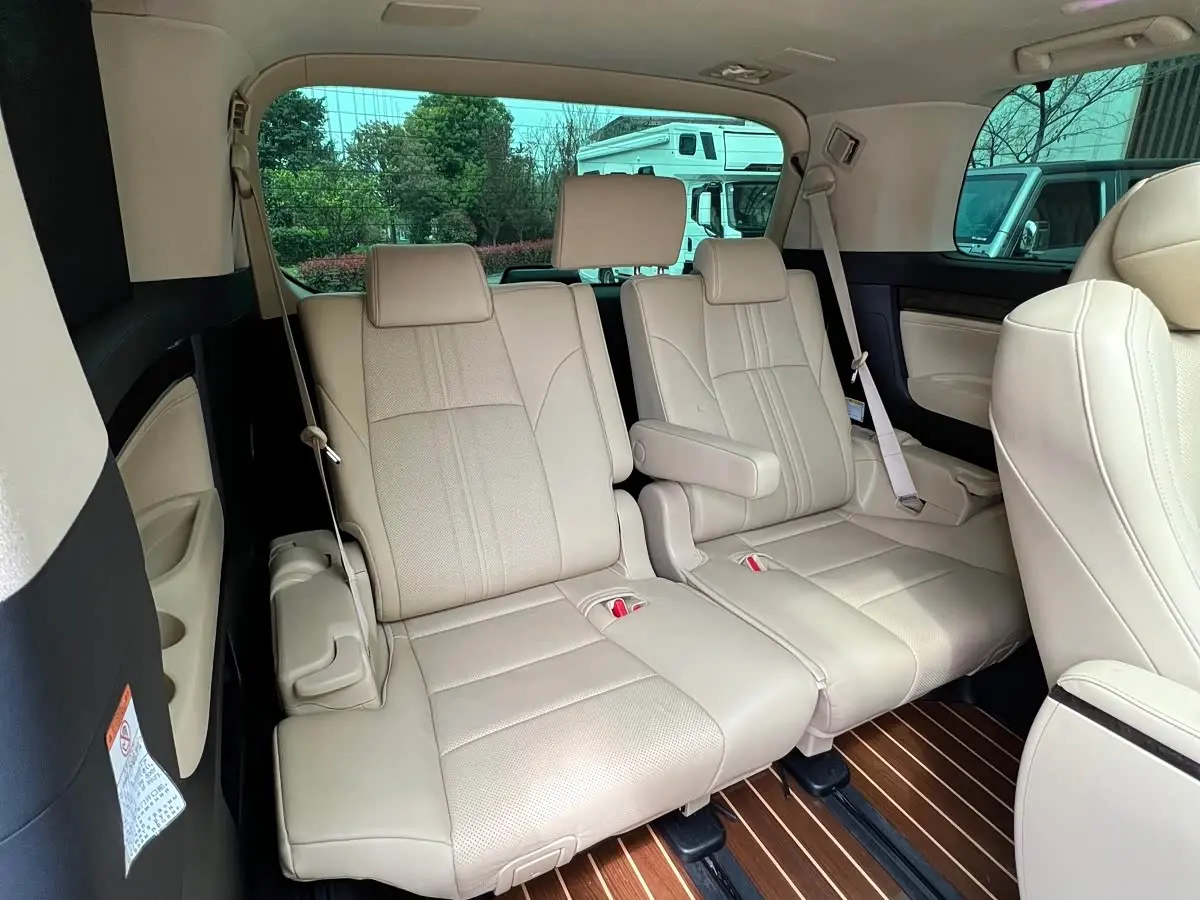 Toyota Alphard 2020 — Photo 19/20