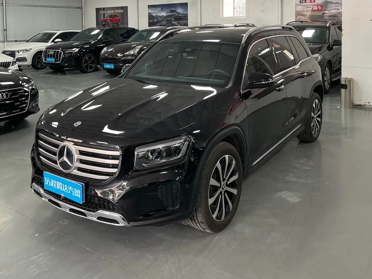 Mercedes-Benz GLB 2025 — Фото 1/12