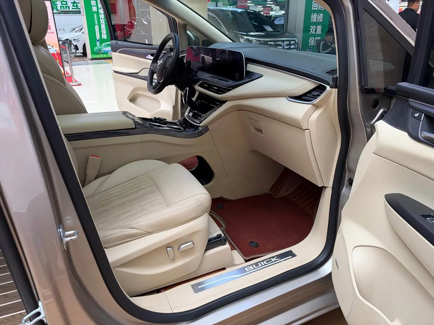 Buick GL8 2023 — Photo 13/16