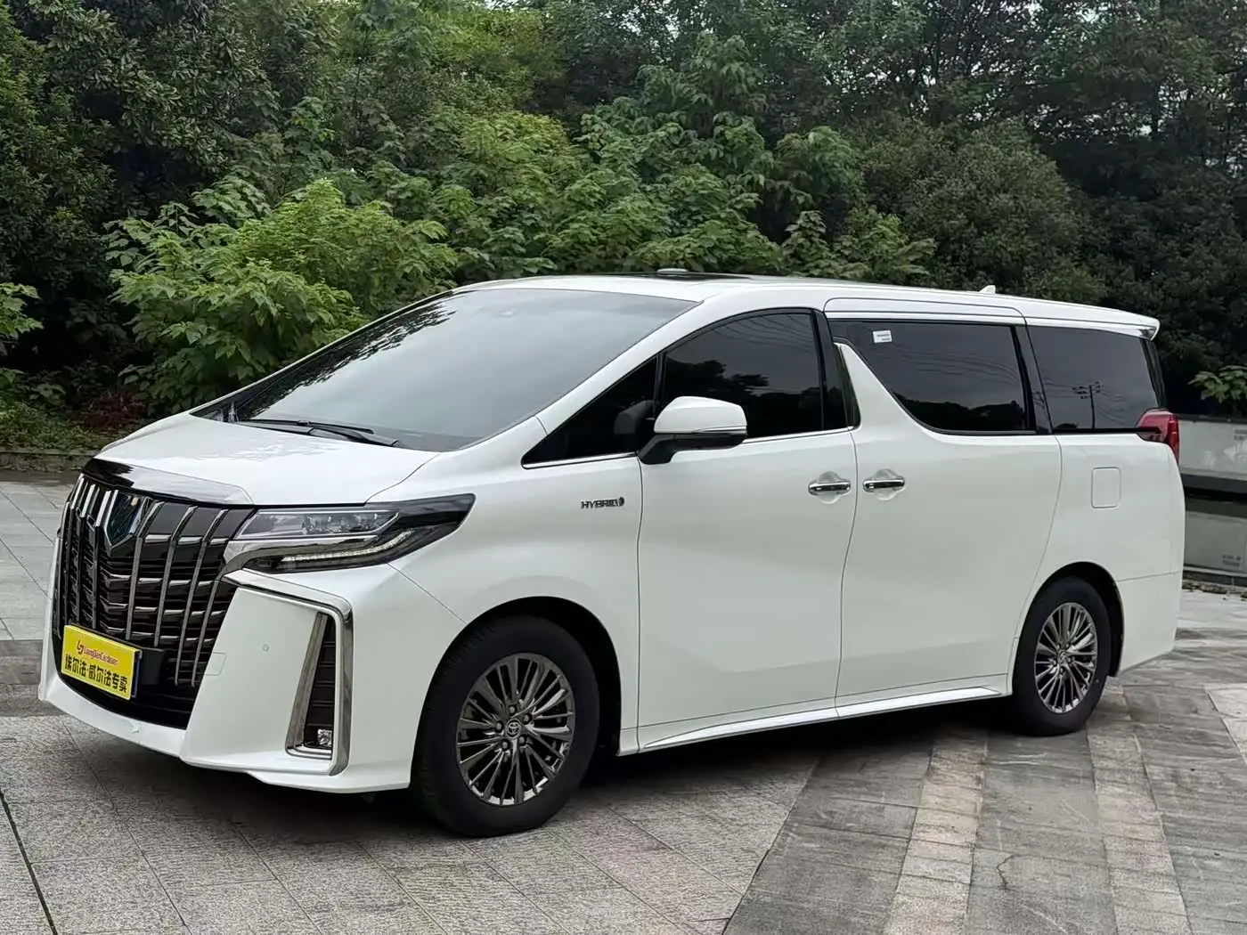 Toyota Alphard, 2023