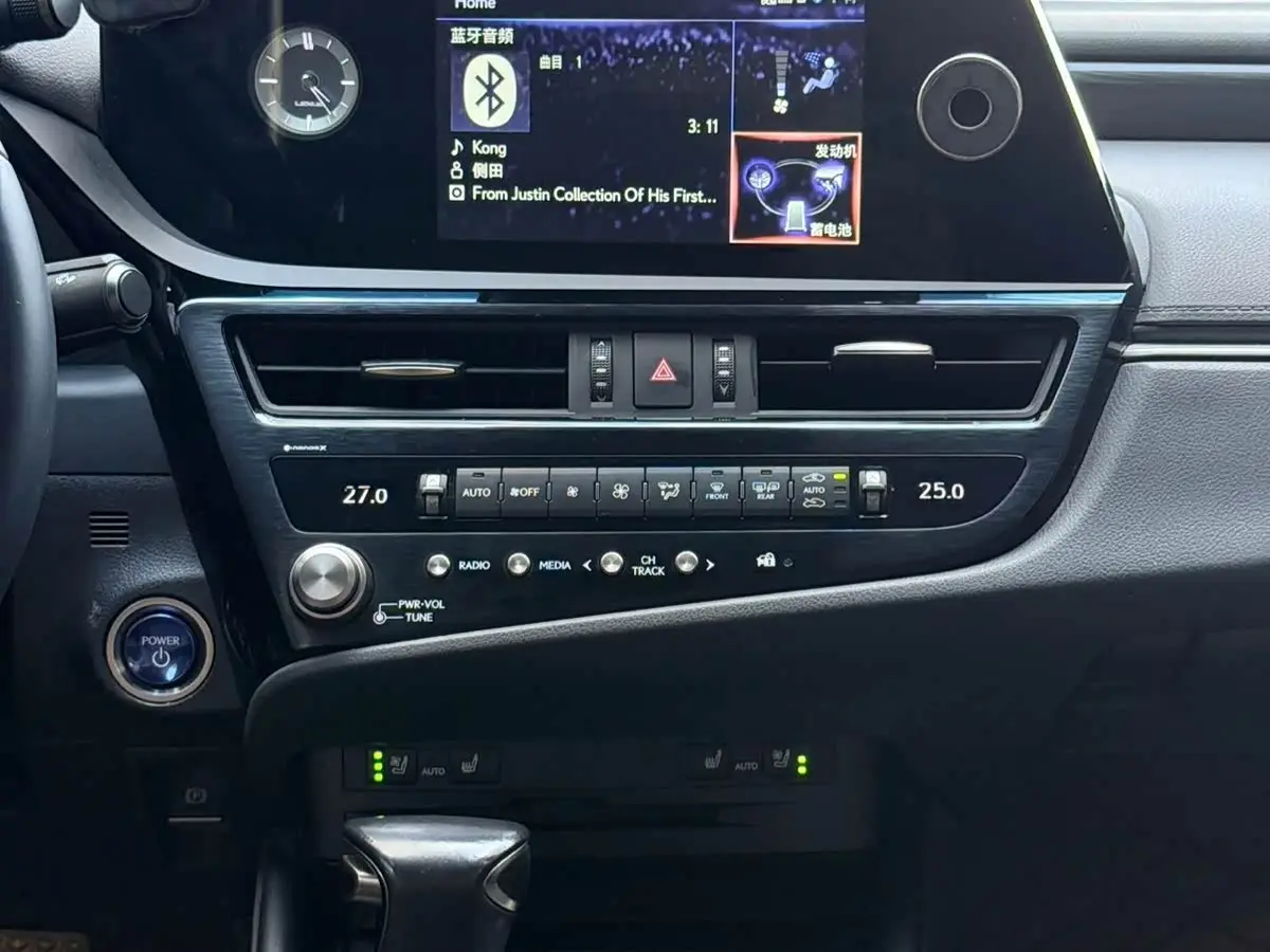 Lexus ES 2022 — Photo 8/10
